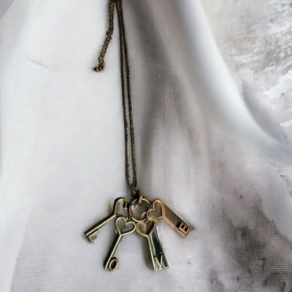 LOVE Necklace with 18" Chain and extender - Picture 5 of 5